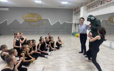 Безопасность на железной дороге - это важно. Делимся знаниями и опытом с семьями Северной железной дороги.