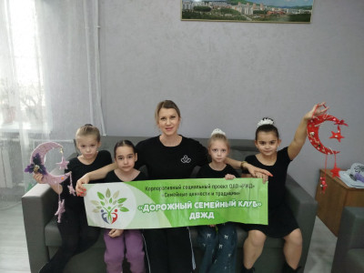 Семьи Тындинского ДСК погрузились в творческий процесс и провели время в приятной обстановке. 