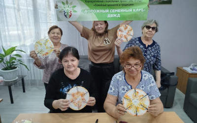 В "Дорожном семейном клубе" поселка Тында ДВЖД состоялось трогательное событие – встреча бабушек, объединенных проектом "Семейные ценности и традиции". 