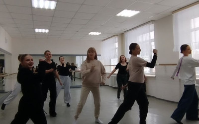 Танец — это язык души, и этот день доказал, что творить можно в любом возрасте и всегда вместе! Тындинский ДСК