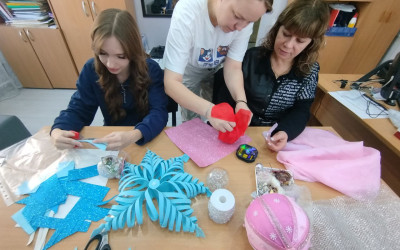 Новогодние шары для семейной елки. Тындинский ДСК