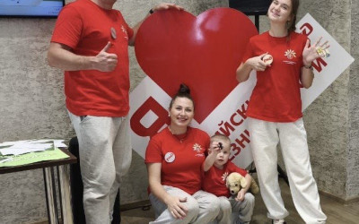 На Дальнем Востоке семья железнодорожников — одна большая семья! И когда Владивостокскому  Дворцу культуры железнодорожников исполнилось 90 лет, семьи Дальневосточной железной дороги из разных городов спешили поздравить любимый дворец с юбилеем. 