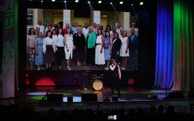 На Дальнем Востоке семья железнодорожников — одна большая семья! И когда Владивостокскому  Дворцу культуры железнодорожников исполнилось 90 лет, семьи Дальневосточной железной дороги из разных городов спешили поздравить любимый дворец с юбилеем. 