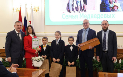 Куйбышевская железная дорога отметила лучшие семьи в рамках проекта &laquo;Семейные ценности и традиции&raquo;.