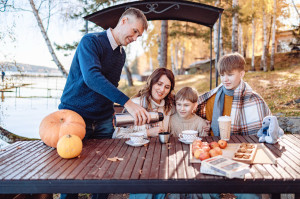 Семейный альбом: в Свердловском семейном клубе семьи поделились своими фотографиями на очередной встрече