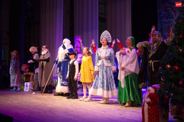 В ДКЖ г. Тюмени для семей железнодорожников состоялся Музыкальный спектакль &laquo;Новогодние приключения Маши и Вити&raquo;.