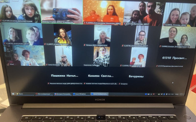 Команда ДВЖД, вы — невероятны! Ваша энергия, сплочённость и желание побеждать заряжают всех вокруг. В этот юбилейный год вы доказываете, что нет ничего невозможного!